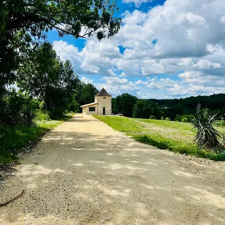 Dans Un Pigeonnier A La Campagne Tourliac